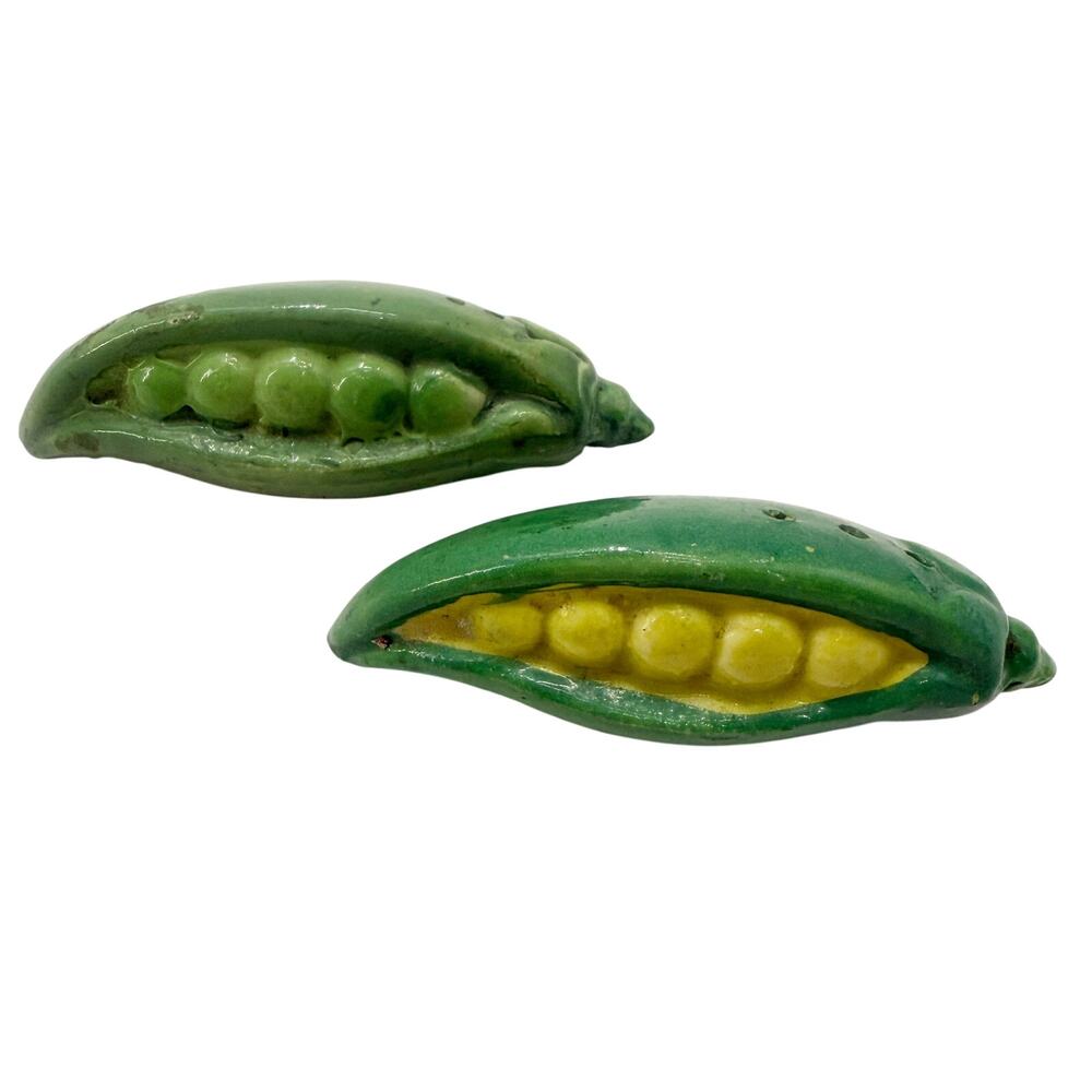vintage green yellow Peas in a Pod Salt & Pepper Shakers Japan retro kitchenware